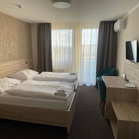 Hotel Spectrum Trnava Esterno foto