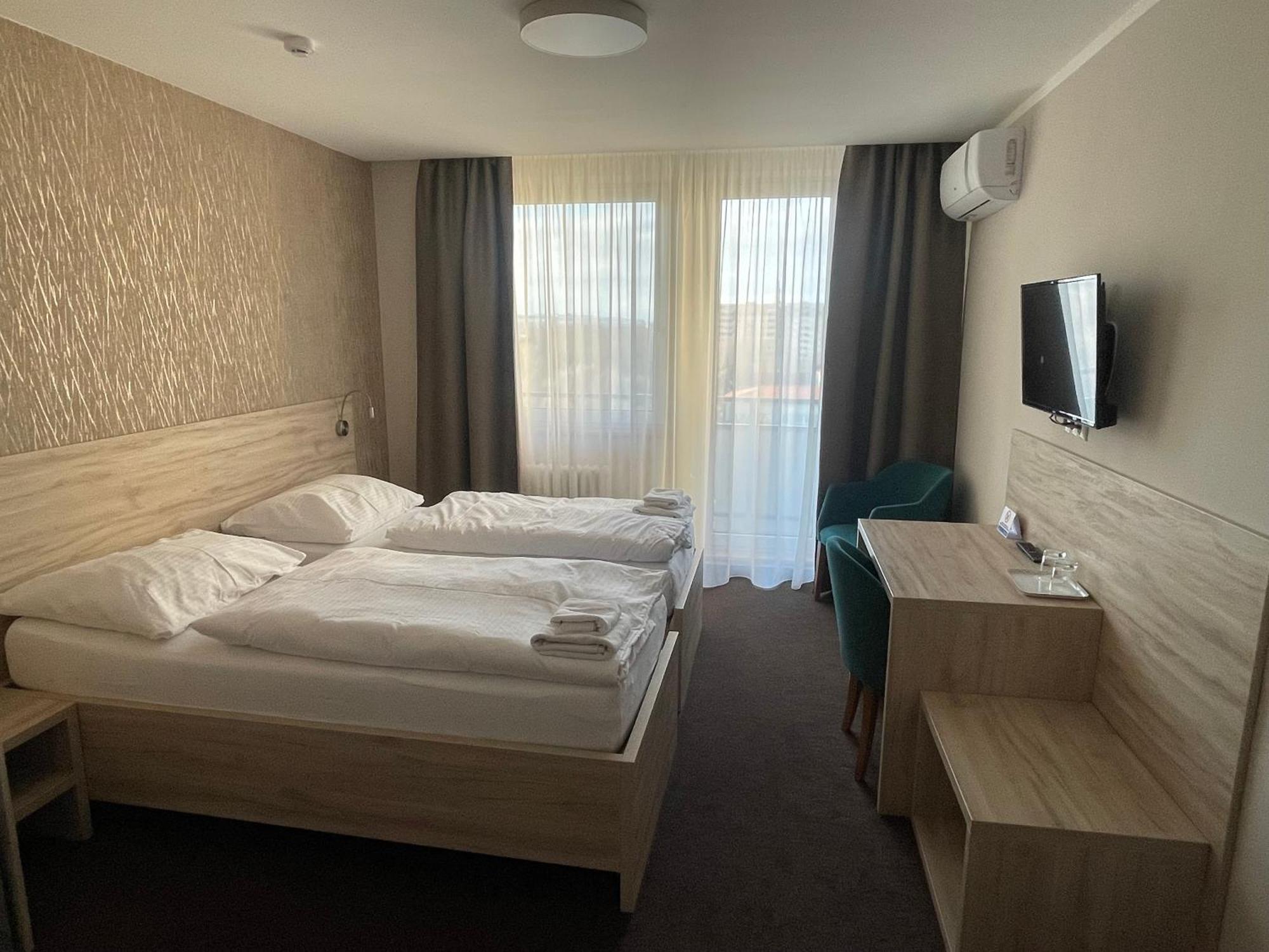 Hotel Spectrum Trnava Esterno foto
